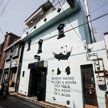 W Mini Hotel - Hostel Отели рядом с достопримечательностью «Железнодорожная станция Хвеги»