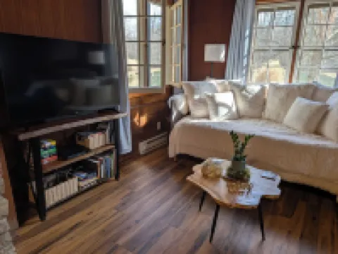 Quaint Newly Remodeled Cabin with Stone Fireplace - Private Hot Tub - King Bed