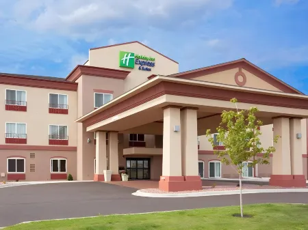 Holiday Inn Express & Suites Antigo Отели в г. Нева
