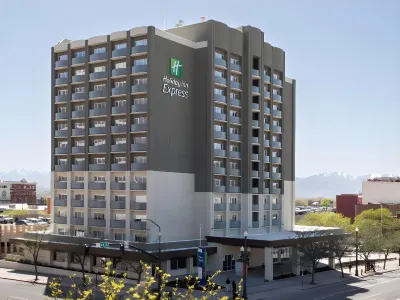 Holiday Inn Express Springfield Downtown Hotels near UMass Center at Springfield