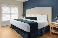 The Cove at Sylvan Beach - Pet friendly lakeside cottage with a pontoon boat!