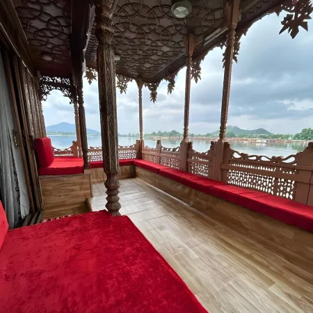 Palace Heights Houseboats