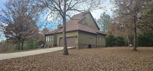 Secluded 3 bedroom retreat on Lake Thurmond/Hill with a private dock.