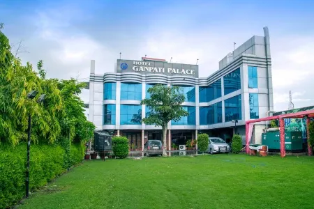 Hotel Ganpati Palace Отели в г. Матхура