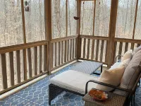 Cozy 2-bedroom cabin on 5 private acres in charming Pegram, TN 奇特姆縣酒店