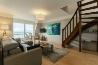 ดูเพลกซ์ อพาร์ตเมนต์ พร้อม วิวทะเล และ ดาดฟ้า โรงแรมใน