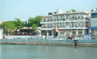 Apana Hotel