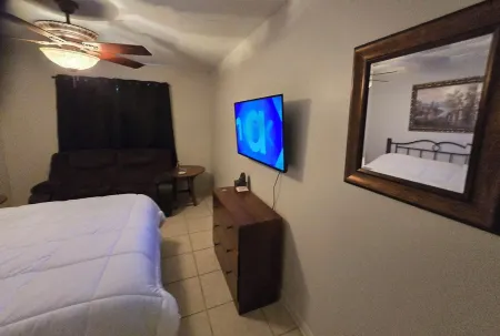 Five Full Appointed Bedroom House in Quiet Neighborhood Отели рядом с достопримечательностью «Парк Бейкер»