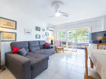 Navio Отели рядом с достопримечательностью «Aquarium Costa De Almeria»