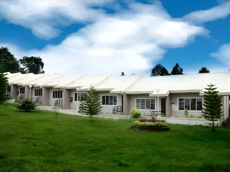 Dolores Farm Resort Отели рядом с достопримечательностью «Jollibee»