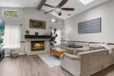 Candida's Retreat, 3-bedroom home with WiFi, AC, Heated Pool, on the 7th tee. Отели в г. Эрнандо