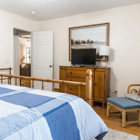 Exceptional 4 Bedroom Coastal Cottage with Heated Pool Access, Walk to the Beach