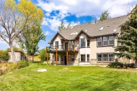 Cozy Guest Suite with Breathtaking Views - 무료 와이파이