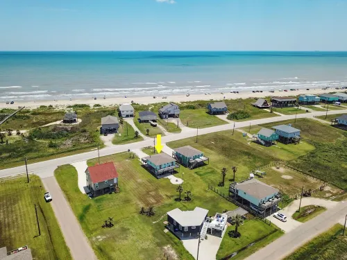 Open plan house w/ close Beach Access & both Ocean & Bay Views