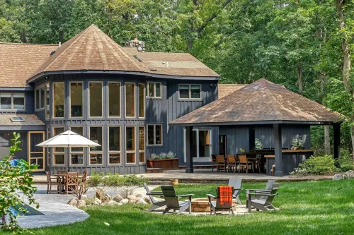 Luxe Family Retreat• Heated Pool, Hot Tub, Near Beach• Perfect Year Round Space