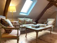 Stylish farmhouse with pool, sleeps 8-10 Hotels in Verneuil-sur-Indre