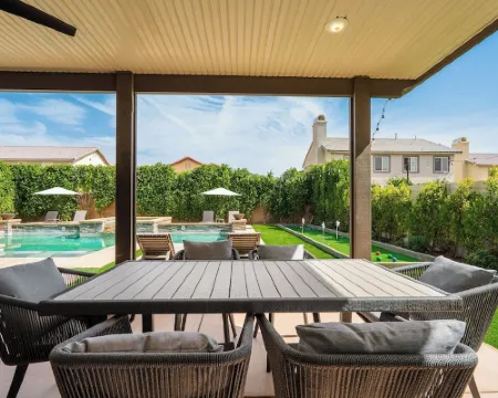 Paseo Palms, Modern 6br home 5min to Polo Grounds コーチェラのホテル