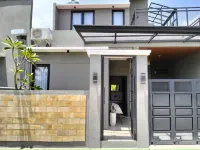 Baturiti Modern Guest House with private pool Hotels in Kecamatan Kalasan