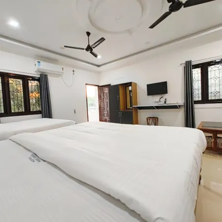 Hare Rama Hare Krishna - Eesha Hotel