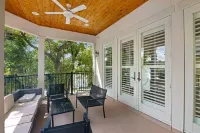 Private Rooftop/Walk to Beach / Parking /Chef Kitchen