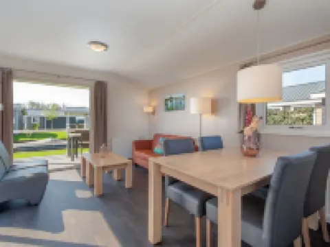 Lakeside Cottage with Boat Hotels in Giethoorn