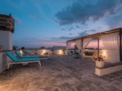 瓦廖之家廣場酒店 納爾多酒店