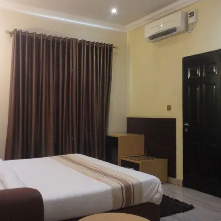 Caesar's Court Hotel and Suites
