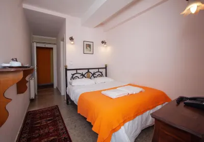 Byron Traditional Hotel