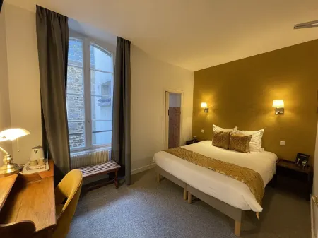 Balzac Hôtel Restaurant Отели в г. Сен-Брис-ан-Коглес