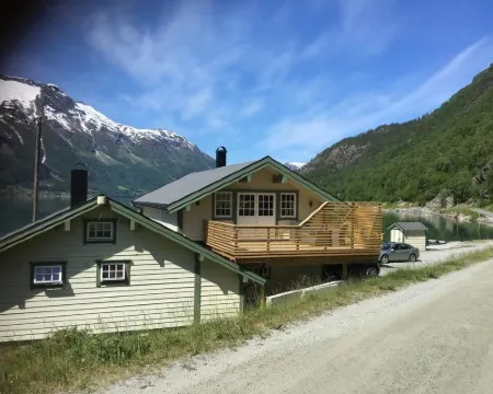 Vollsnes Feriehus Hotels in Stryn
