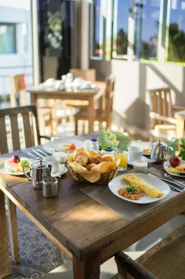 Villa Alizée Boutique Hotel - Idéal Couples & Pros - Rooftop - Bed and Breakfasts