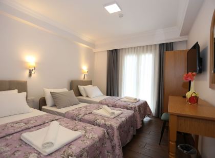 AtaÇesme Otel