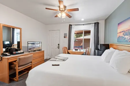 Crown Motel Отели рядом с достопримечательностью «Государственная зона отдыха Кингс Бич»