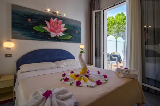 Hotel Villa dei Fiori - Sul Mare Con Piscina