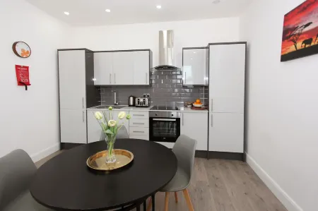 Sapphire House Apartments Отели в г. Шифнал