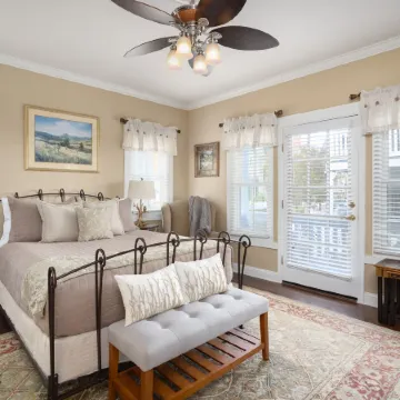 Bayfront Westcott House Bed & Breakfast