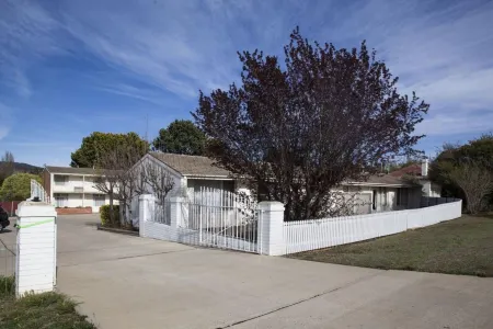 Redhill Cooma Motor Inn Отели в г. Бинхура