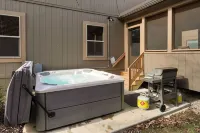Canoe Creek Lodge: 2 Pools, Private HotTub, Game Loft, Boat Prkg in Branson Cnyn - Hot Tub