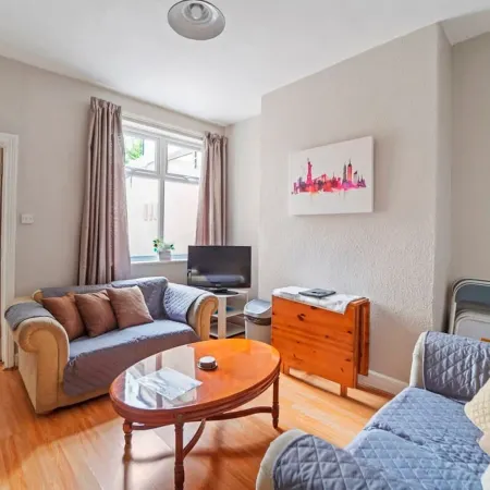 4 Bed Homely Retreat in Wolverhampton Отели рядом с достопримечательностью «Университет Уольверхэмптон»