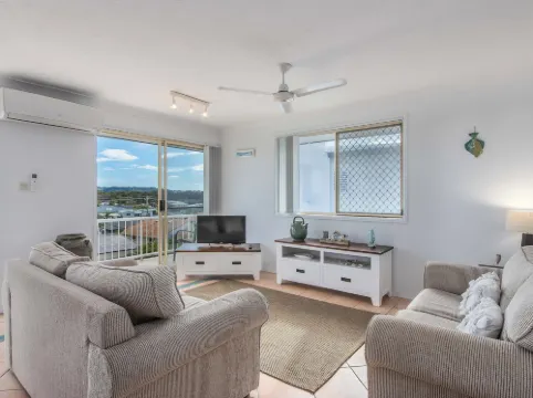 Mountain Views on Marine Parade