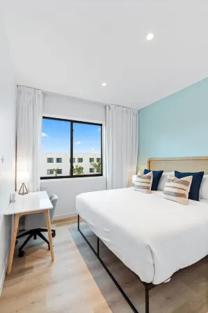 Governors Village Seven Mile Beach Corridor Отели рядом с достопримечательностью «Камана Бэй»