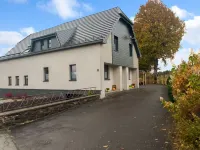 Holiday Home in Bullingen with Garden Hotel di 
