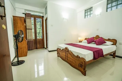 Spacious 4-Bed Apartment in Katugastota Hotels in Katugastota