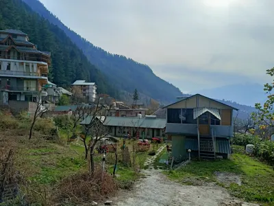 Arudhara Kuteer Hotels in Hallan-i