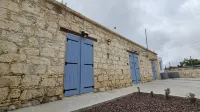 Stay Akoni House Hotels in Lyso
