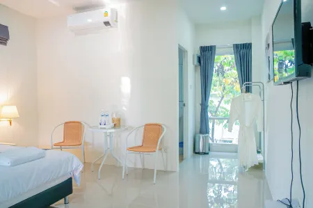 Farinda Resort & Pool Villa Отели рядом с достопримечательностью «Wat Phra That Si Chom Thong Worawihan»