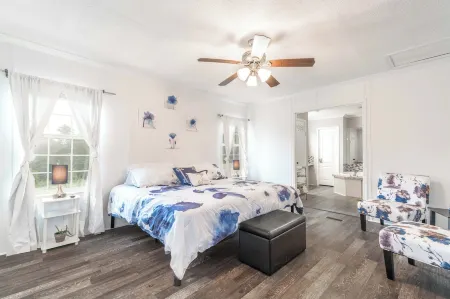 King Bed Pet Friendly BBQ Grill Peaceful