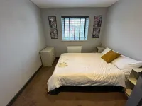 Leamington Spa-3 Bed-Sleeps 6-Garden-Pets-Parking