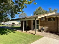 Cootamundra Caravan Park Hotel di Cootamundra
