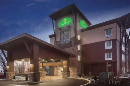 La Quinta Inn & Suites by Wyndham Tumwater - Olympia Отели в г. Терстон